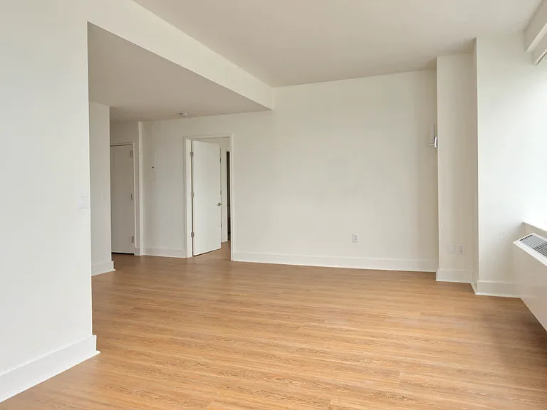 180 Riverside Blvd #510 — Photo 52
