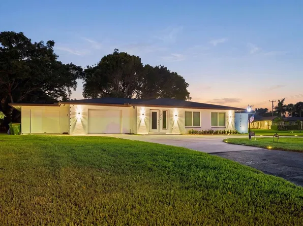 172 Coral Vine Dr, Naples, FL 34110