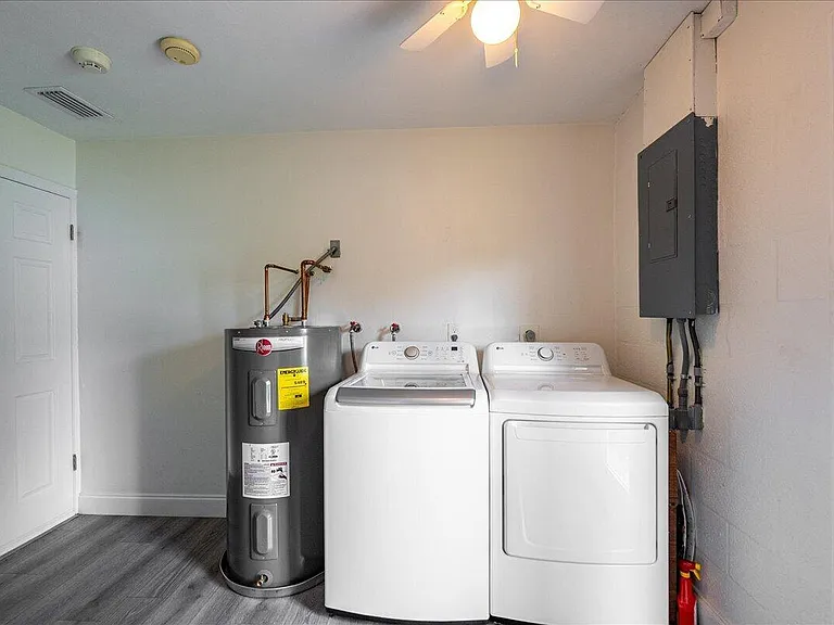 206 SE Wentworth Dr — Photo 25