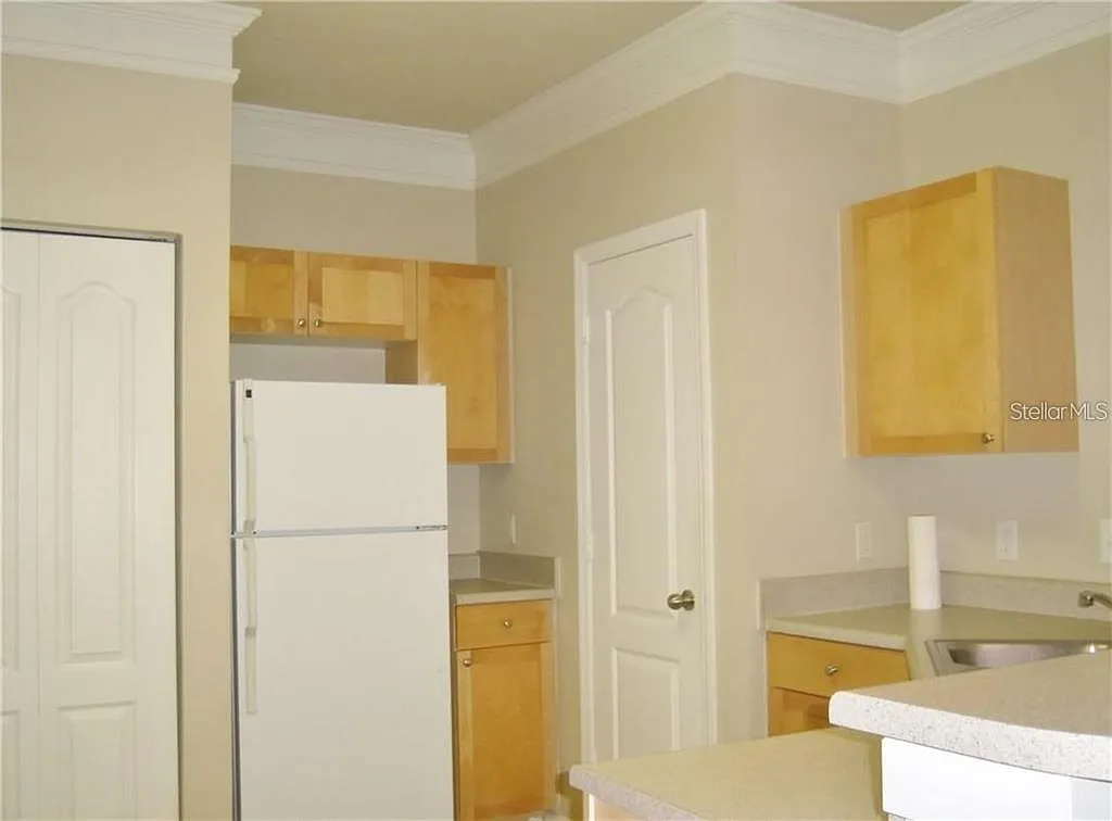 Building Photo - 8818 Villa View Cir #204