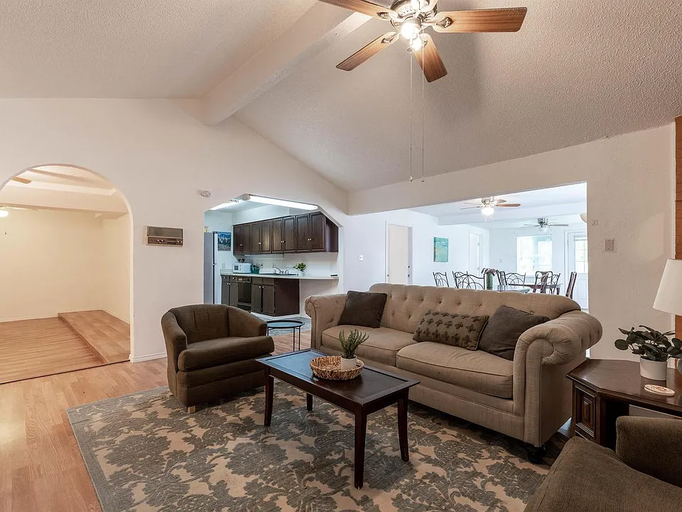 3105 Selfridge Dr
