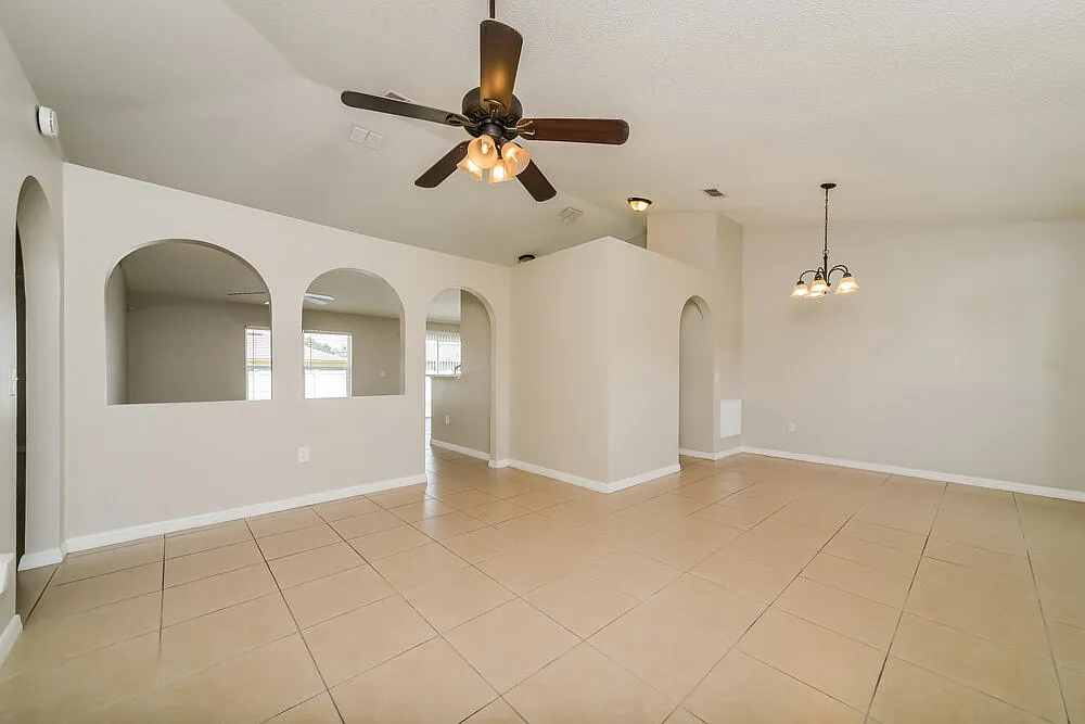 3 bed, 2.0 bath, 1536 sqft, $1,970 — Photo 3