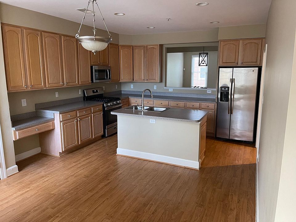 2nd image of 340 Hart Mews