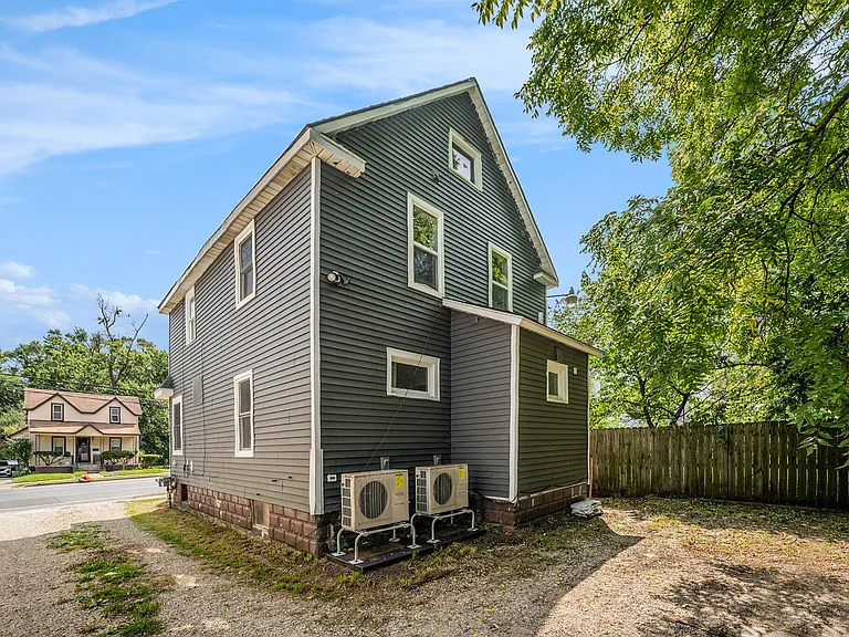 1912 S Burdick St #2 — Photo 3