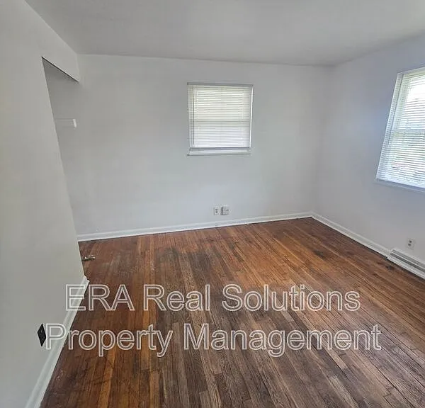 2472 Pontiac St — Photo 7