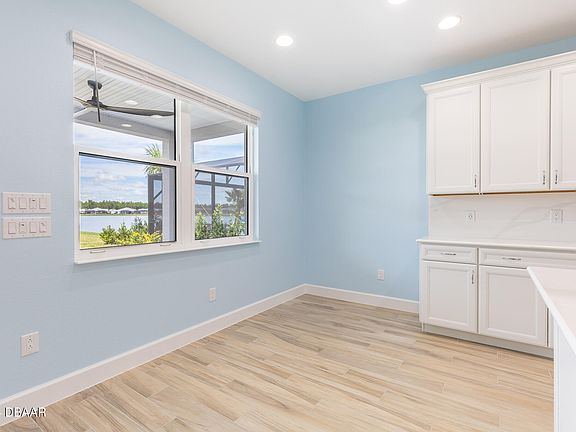 5th image of 740 Chill St