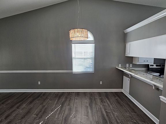 4th image of 251 Seakove St