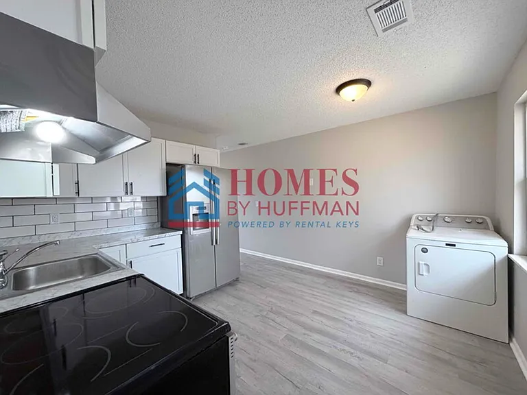 827 Judson St — Photo 8