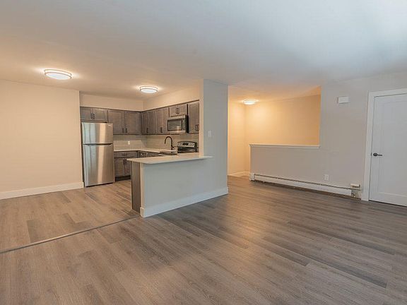 3rd image of 222 W Groveland Ave #69868b293