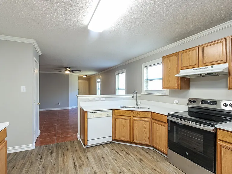 4812 Waterford Dr — Photo 7