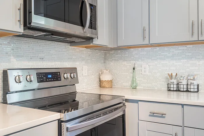 204 W Johnson St — Photo 7