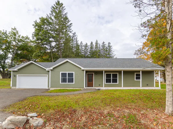 137 Lake Avenue, Farmington, ME 04938