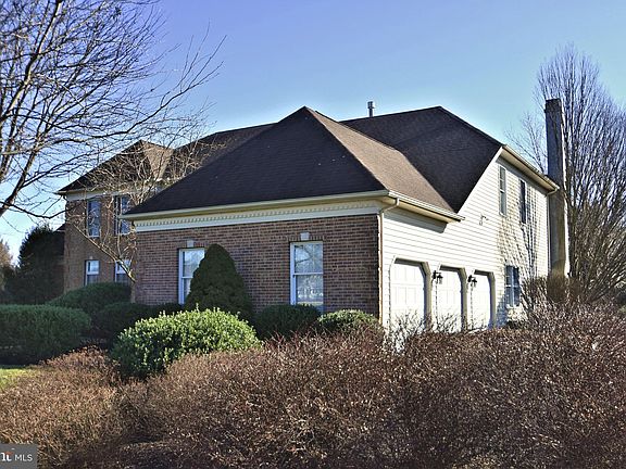 3rd image of 2056 Silverwood Dr