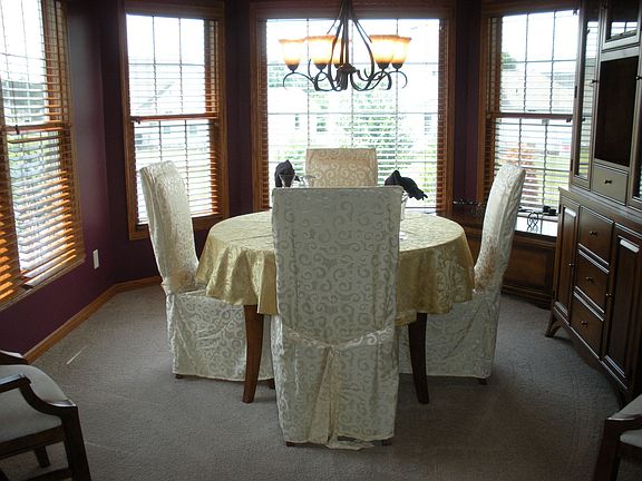 Octagonal dining room