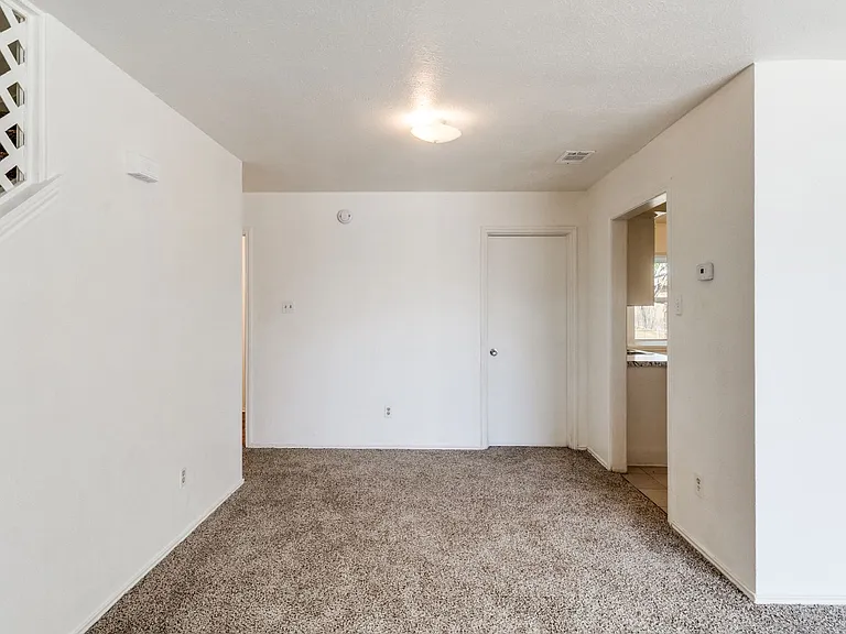 2321 Colonial — Photo 8