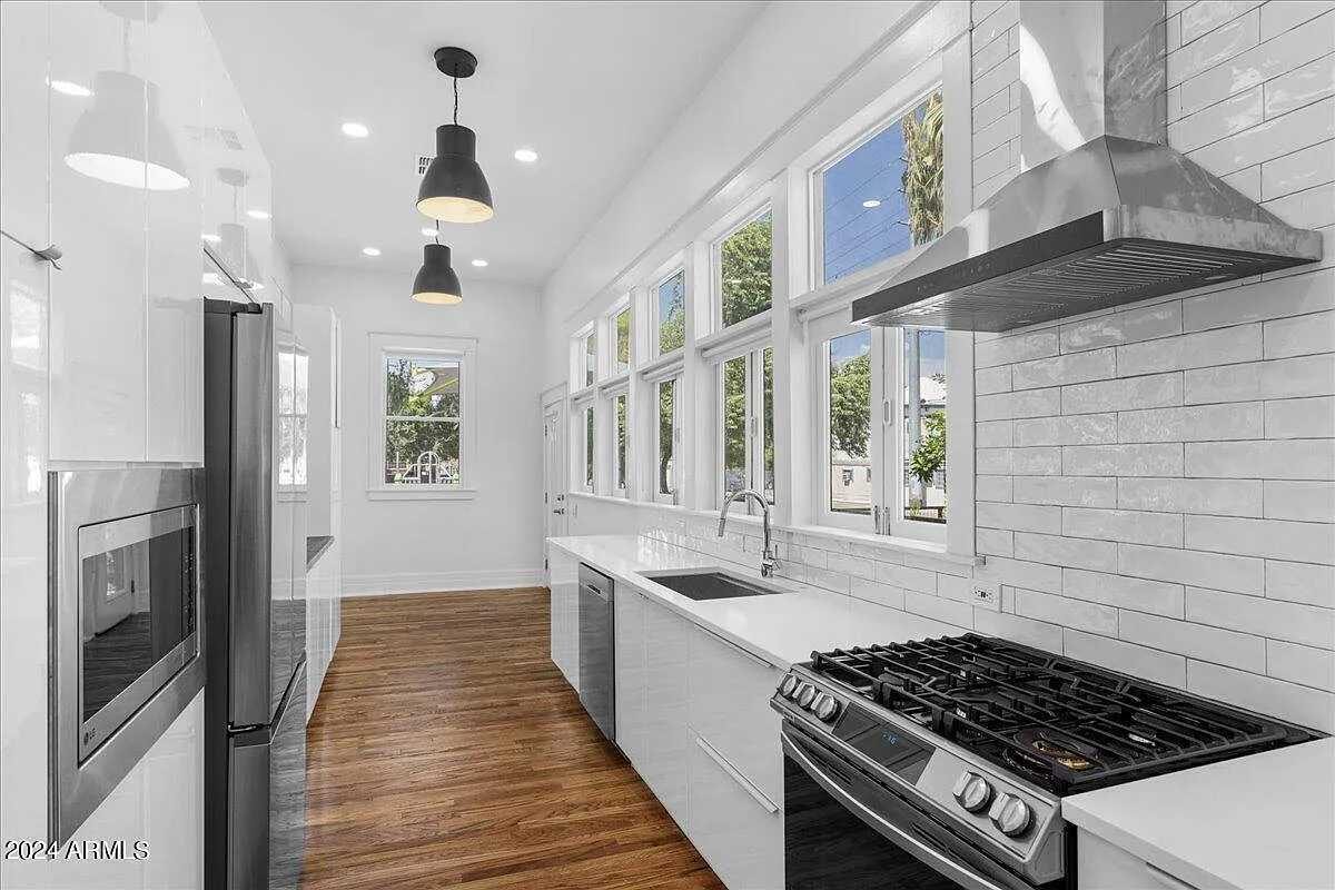 3 bed, 1594 sqft, $3,499 — Photo 1