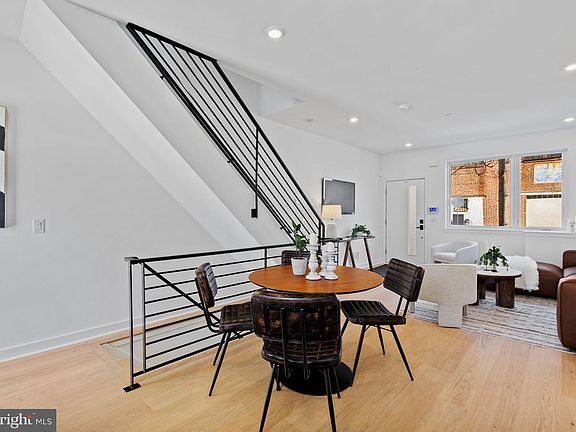 5th image of 2120 E Rush St