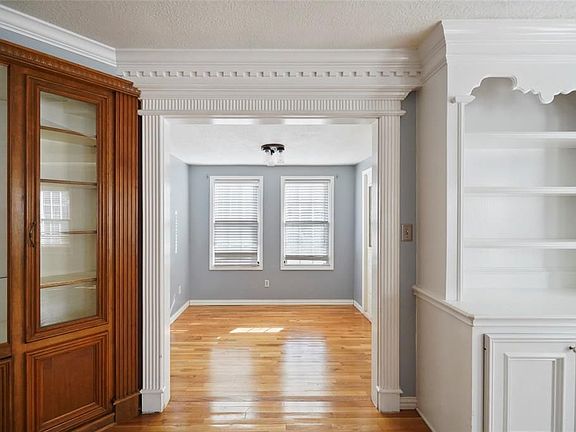 5th image of 7511 Buena Vista St