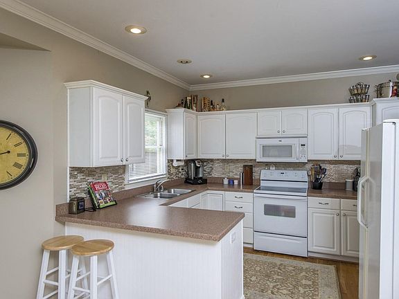 4th image of 3968 Westbrook Dr