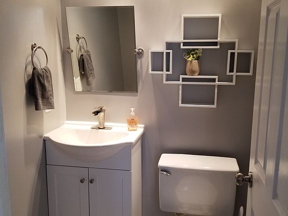 5th image of 213 Inwood Dr