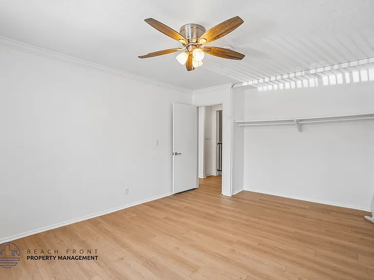 Rollingwood Apartments — Photo 54