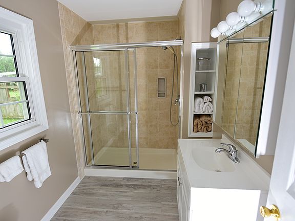 3rd image of 433 N 3rd St