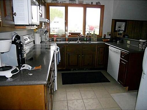 5th image of 9495 Lakeshore Dr W