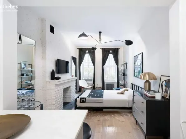 352 W 12th St APT 1B, Manhattan, NY 10014