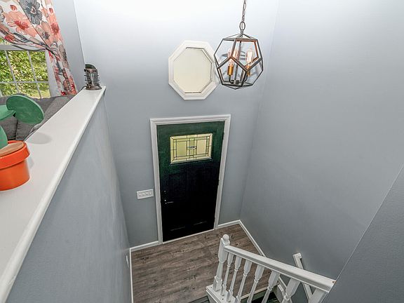 3rd image of 536 Grouse Ct