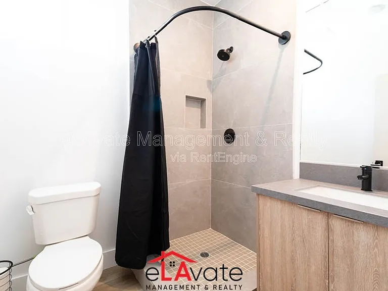 564 N Virgil Ave #560 — Photo 13