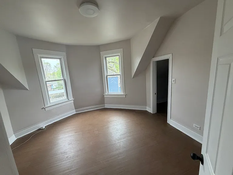 7959 S Saginaw Ave — Photo 7