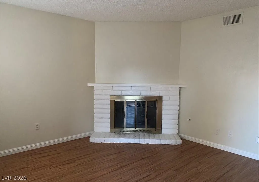 2 bed, 1.5 bath, 1080 sqft, $1,390 — Photo 2