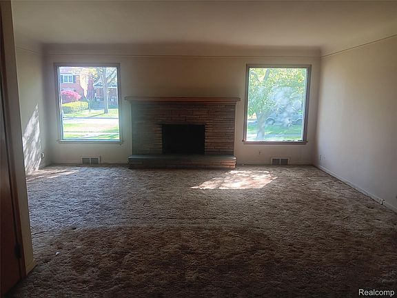 2nd image of 967 Washington Rd
