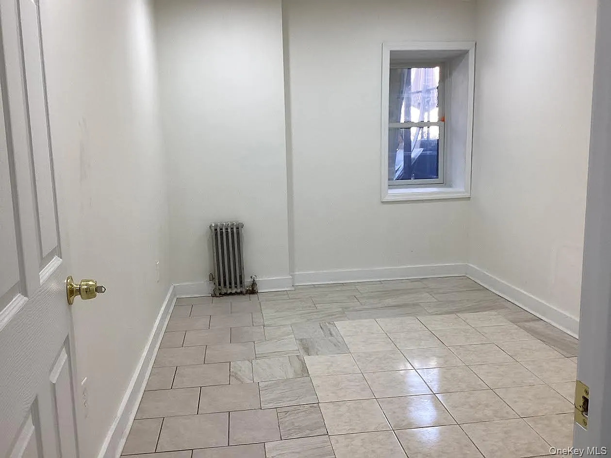 4 bed, 1.5 bath, 1152 sqft, $4,200 — Photo 3
