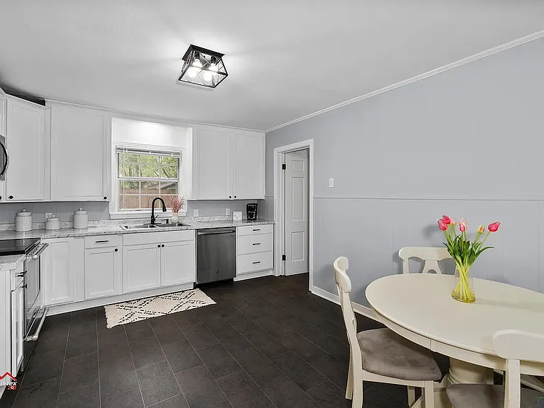 2809 S Broadway Blvd — Photo 18