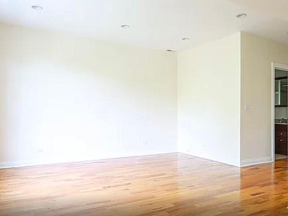 5th image of 2229 W Wellington Ave #2