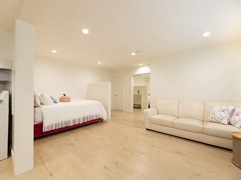 450 S Manhattan Pl #3 — Photo 2