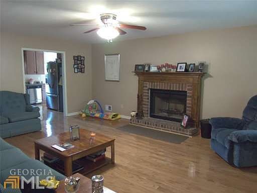 4th image of 275 Brookwood Ln