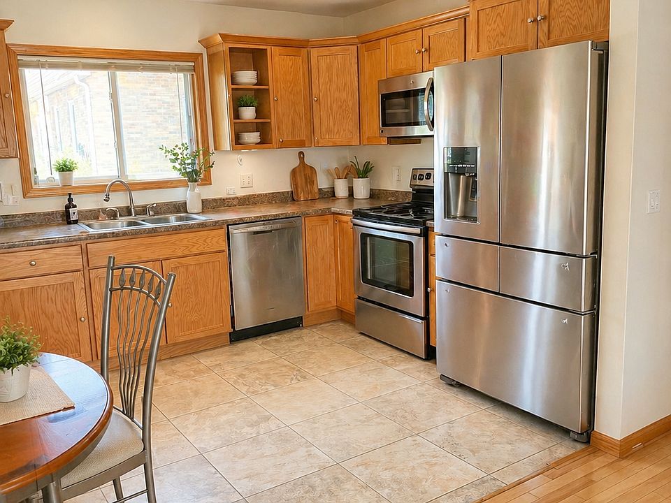 1st image of 709-711 Pflaum Rd