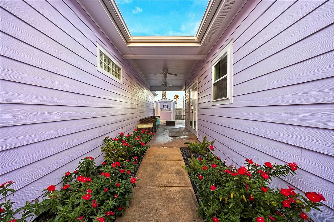 Building Photo - 14521 E Cabana St #206