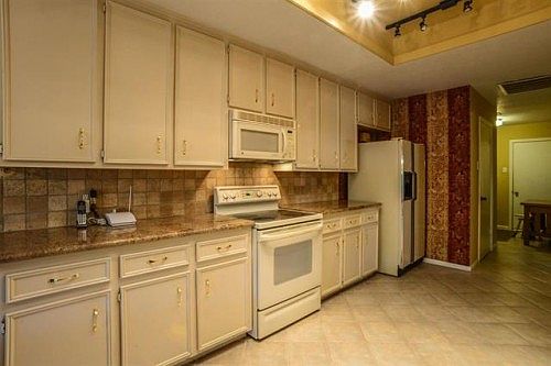 3rd image of 6635 Windwood Ln