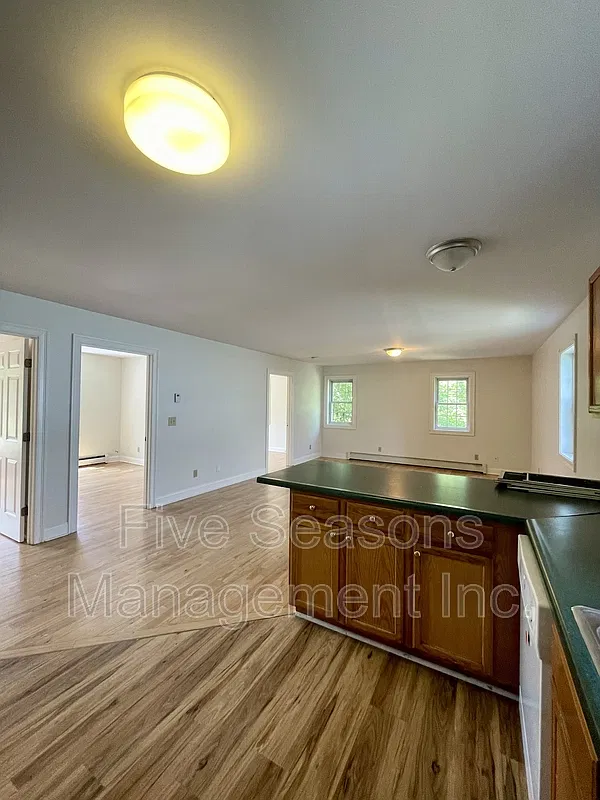 3 bed, 1.0 bath, 850 sqft, $2,700 — Photo 2