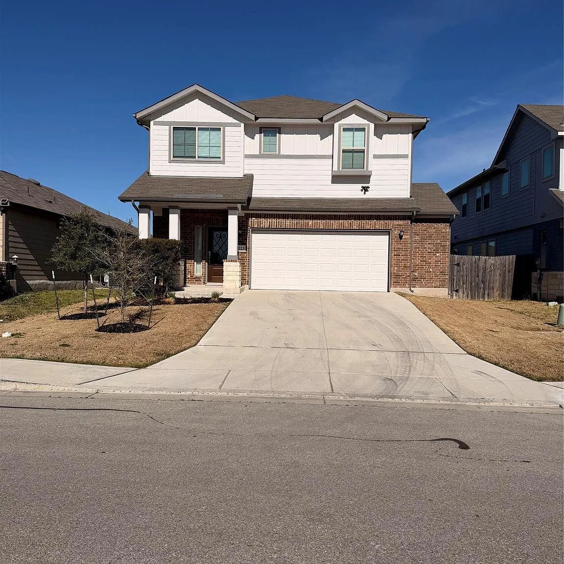4 bed, 3.5 bath, 2648 sqft, $2,400 — Photo 2