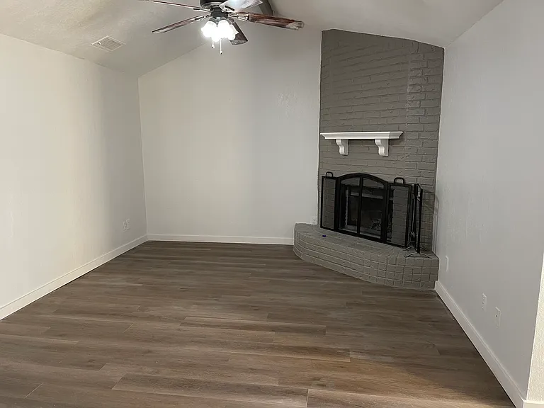 2907 Roosevelt Ave — Photo 16