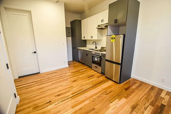 Rented by Brick&Mortar | media 28