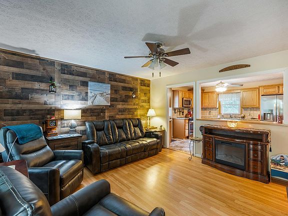 4th image of 1025 Morey Pl