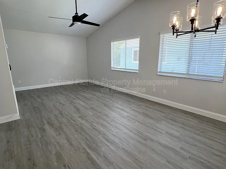 914 Robinhood Ct — Photo 6
