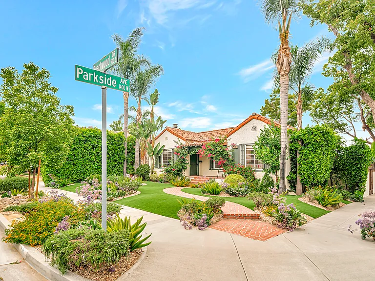 546 S Beachwood Dr — Photo 44