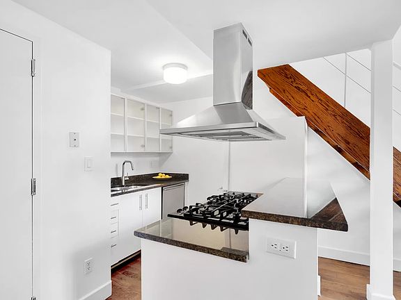 3rd image of 395 S 2nd St APT 3