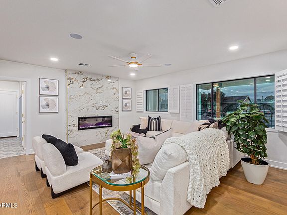 4th image of 2514 E HIGHLAND Avenue